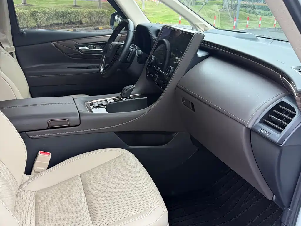 Toyota Vellfire — миниатюра 9