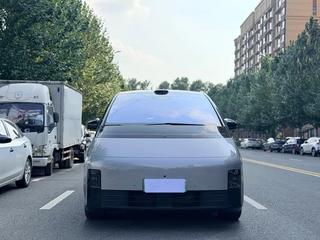 Li Auto Li MEGA — миниатюра 2