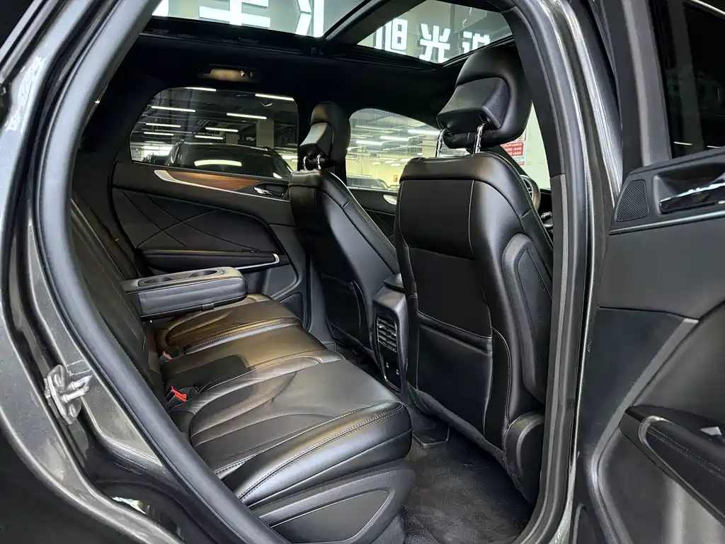Lincoln MKC — миниатюра 11