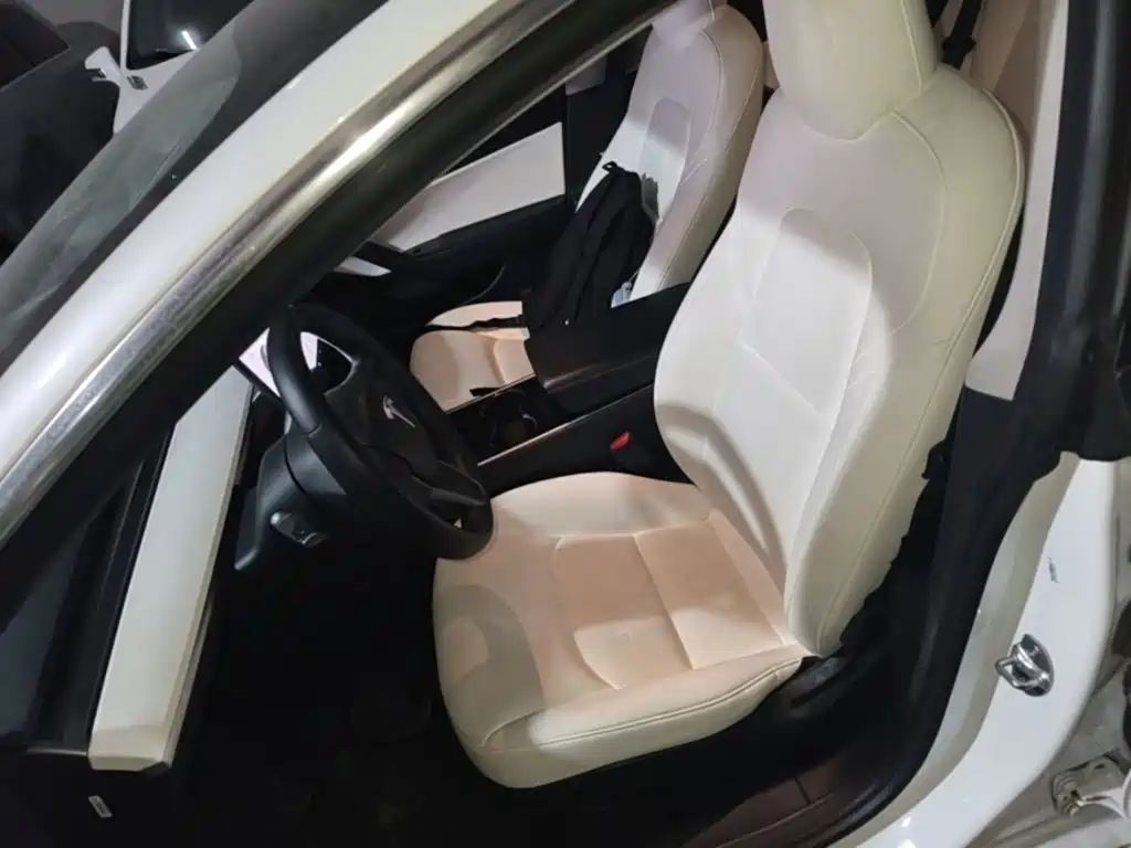 Tesla Model 3 — миниатюра 15