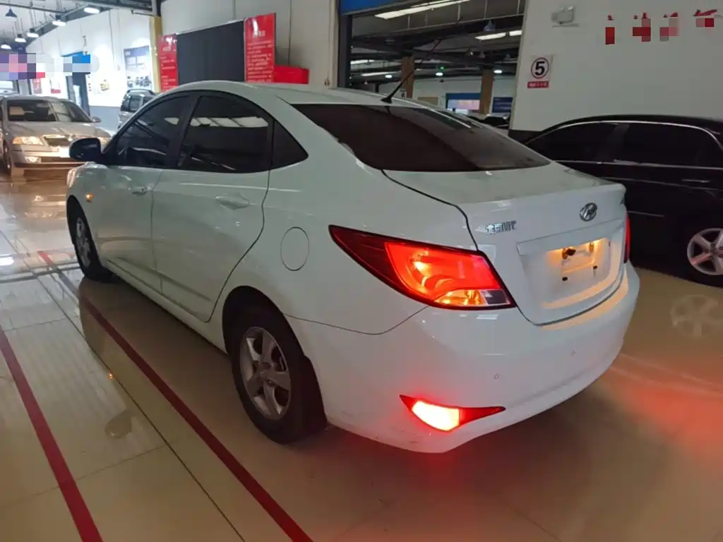 Hyundai Verna — миниатюра 5