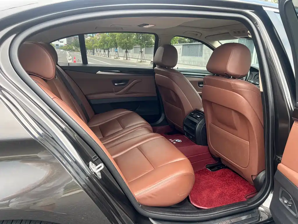 BMW 5 Series — миниатюра 14