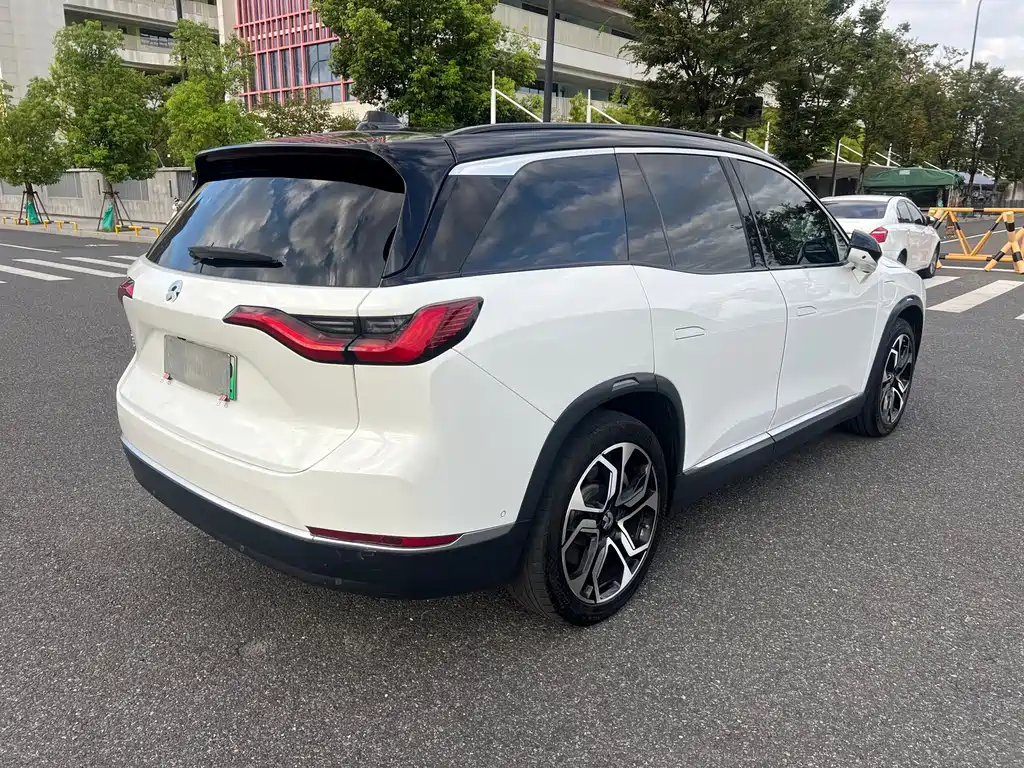 NIO ES8 2022 100kWh мест