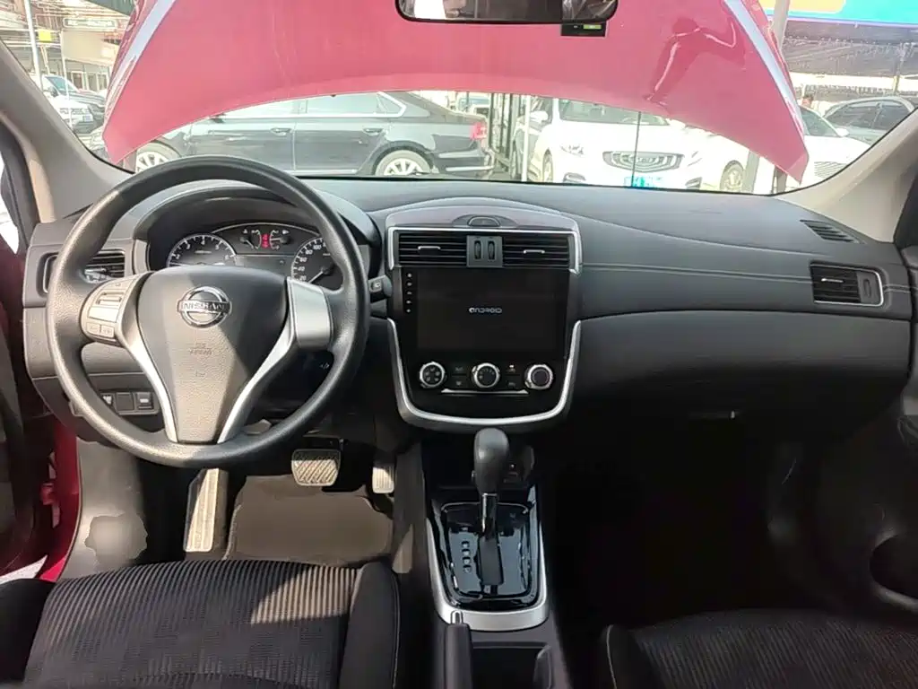 Nissan Tiida — миниатюра 10