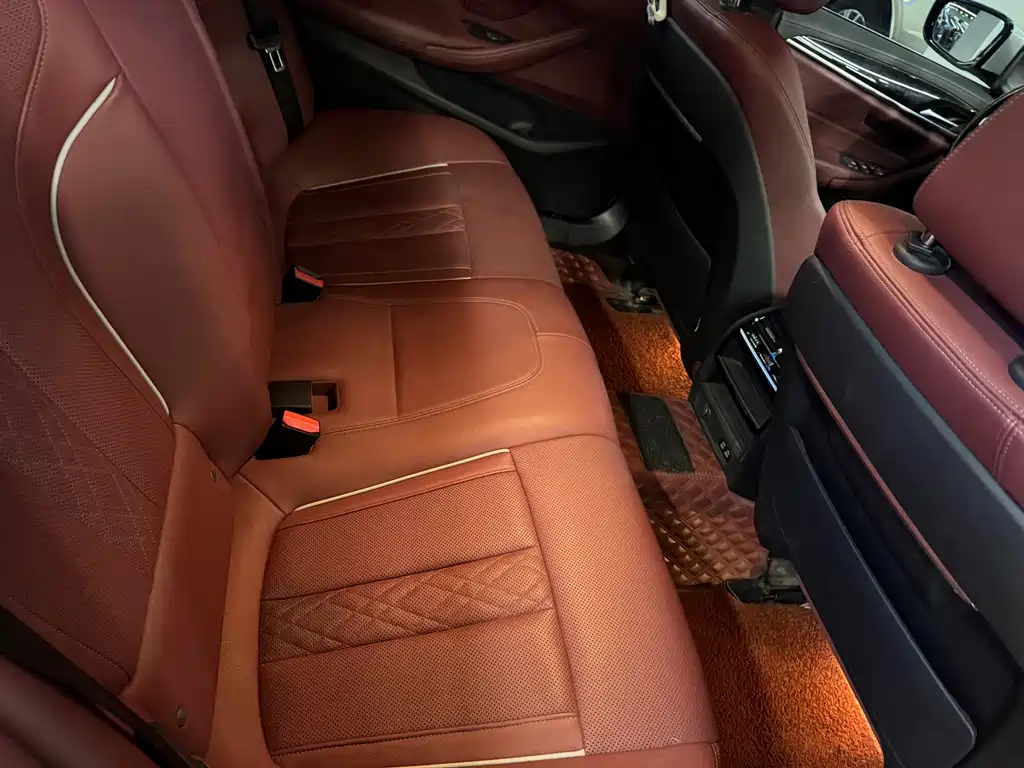 BMW 5 Series — миниатюра 2