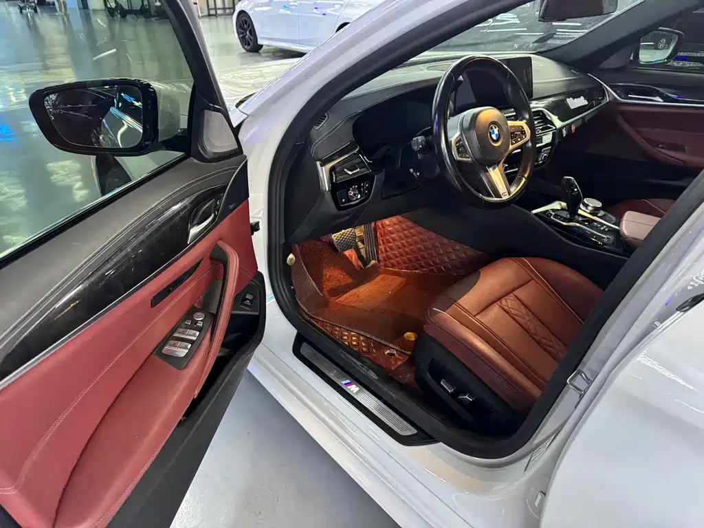 BMW 5 Series — миниатюра 6