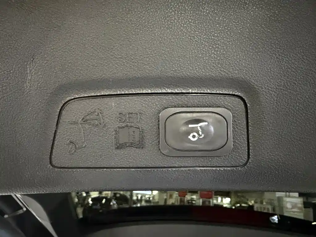 Lincoln MKC — миниатюра 20