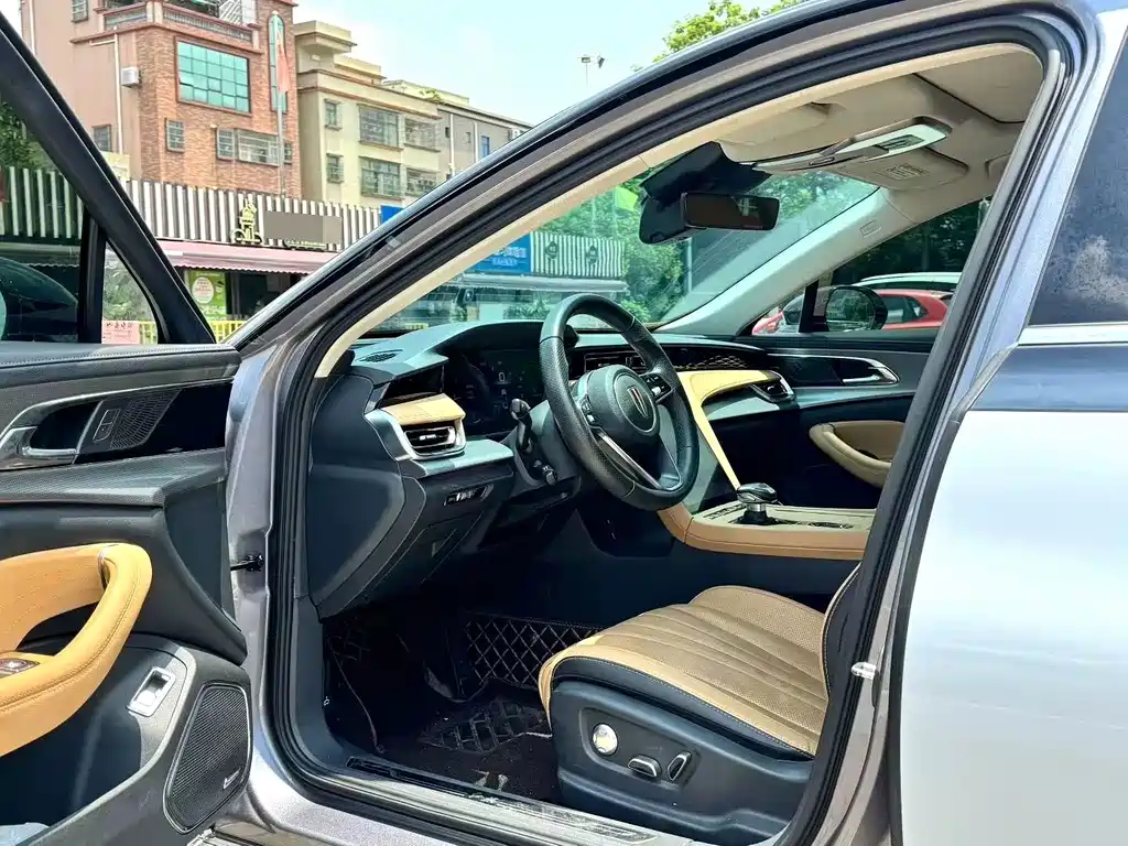 Hongqi Hongqi H5 — миниатюра 6