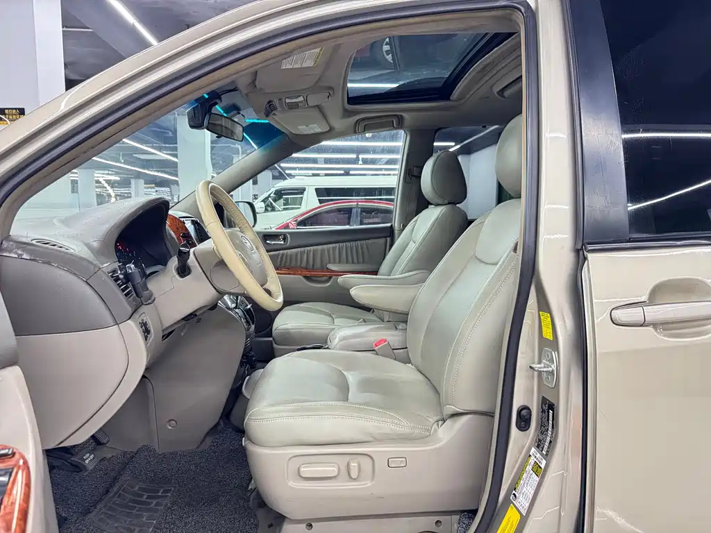 Toyota Sienna — миниатюра 7