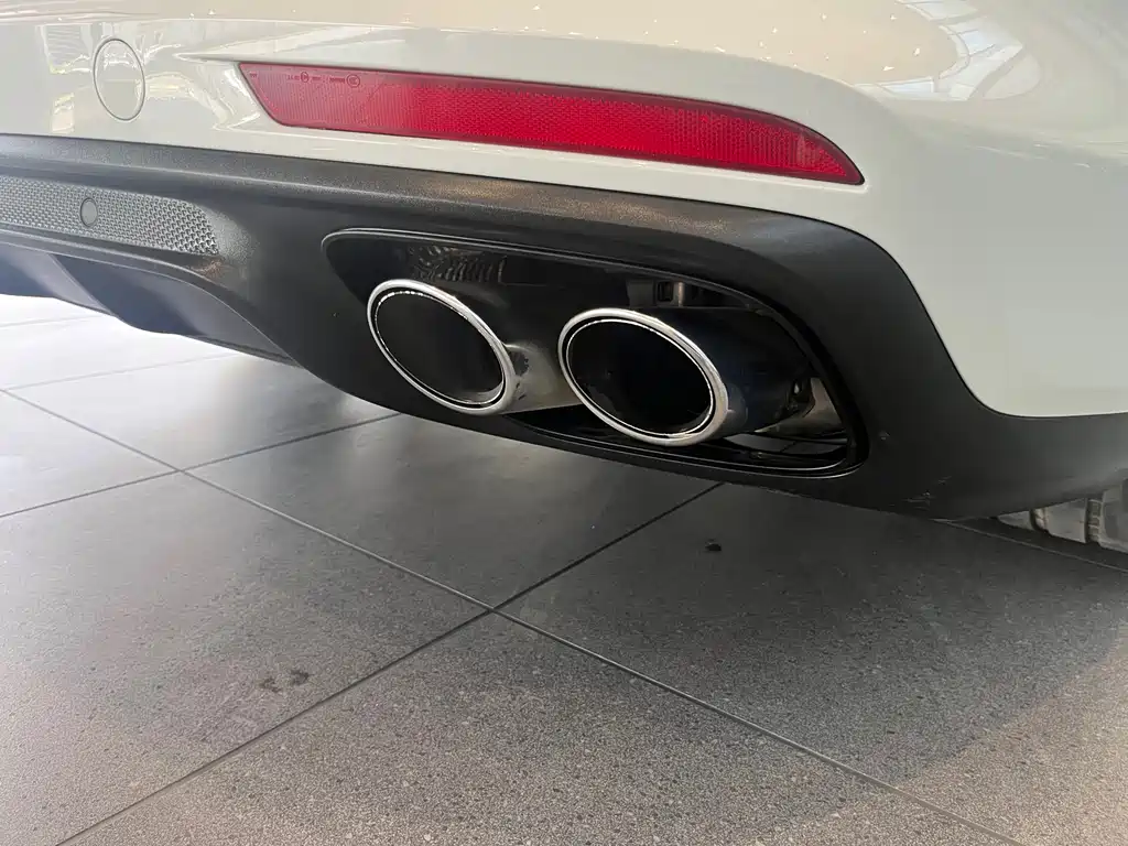 Porsche Panamera — миниатюра 11
