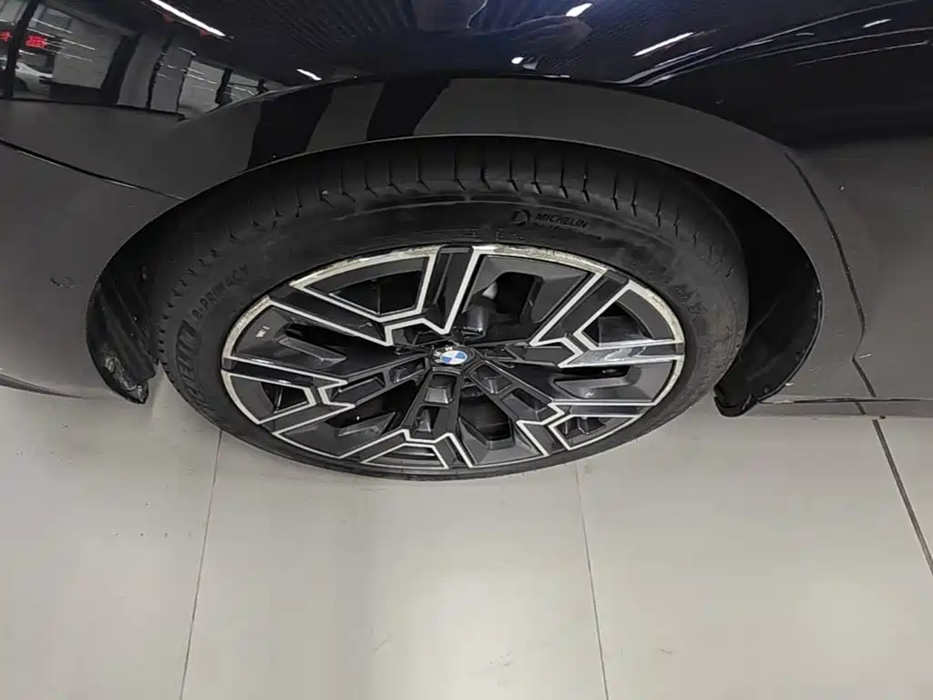 BMW 5 Series — миниатюра 23