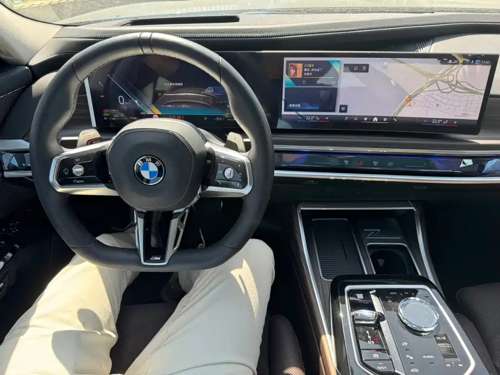 BMW 7 Series — миниатюра 6