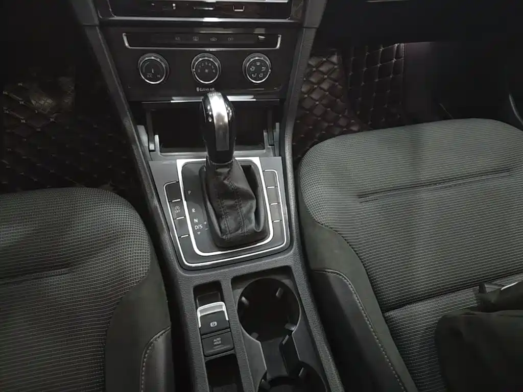Volkswagen Golf — миниатюра 14