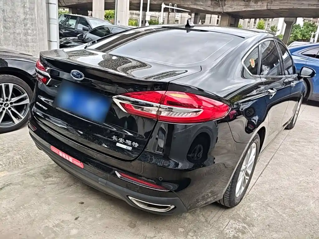 Ford Mondeo — миниатюра 7