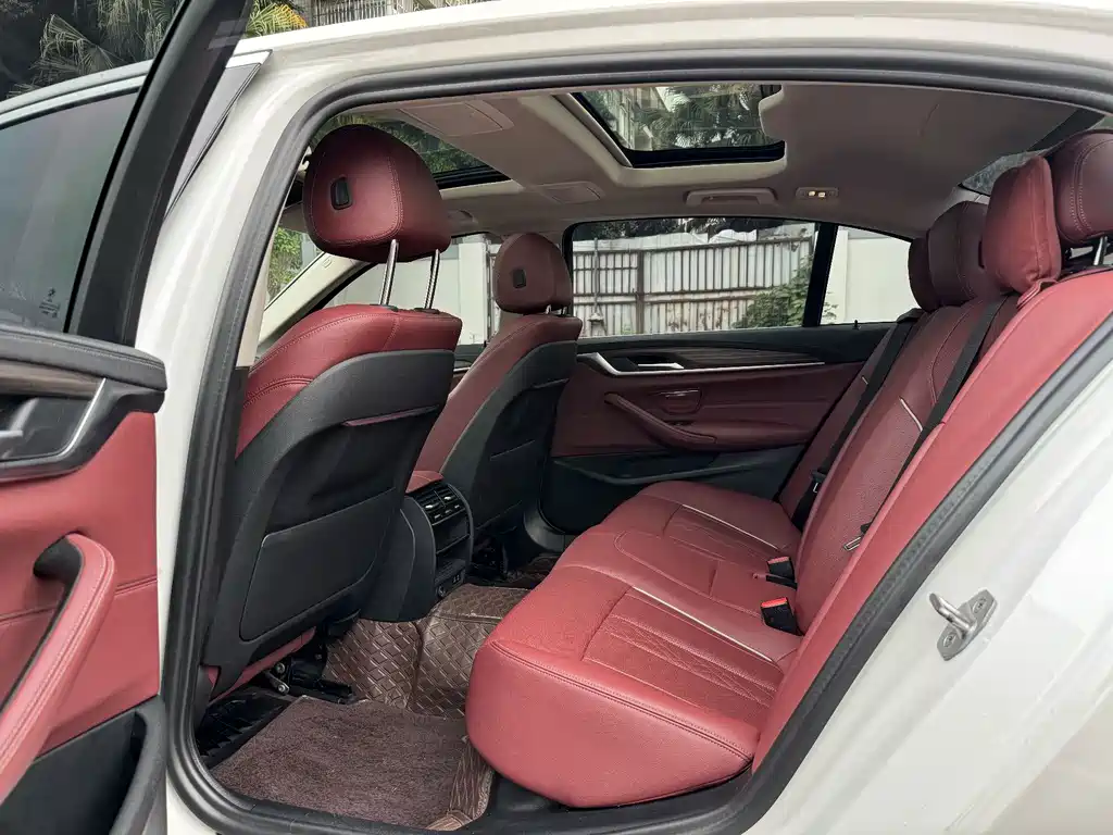BMW 5 Series — миниатюра 8
