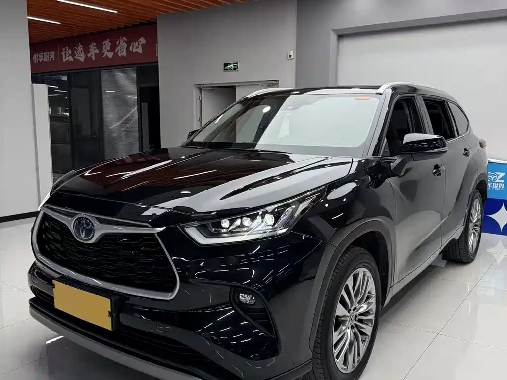 Toyota Highlander 2023 2.5L Luxury 7 мест