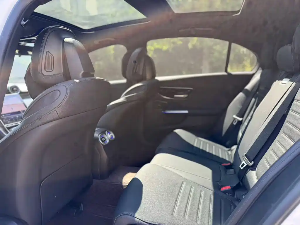 Mercedes-Benz C-Class — миниатюра 8