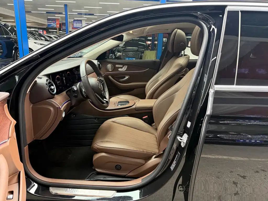 Mercedes-Benz E-Class — миниатюра 6