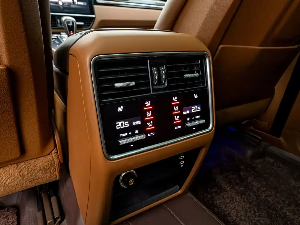 Porsche Cayenne — миниатюра 18