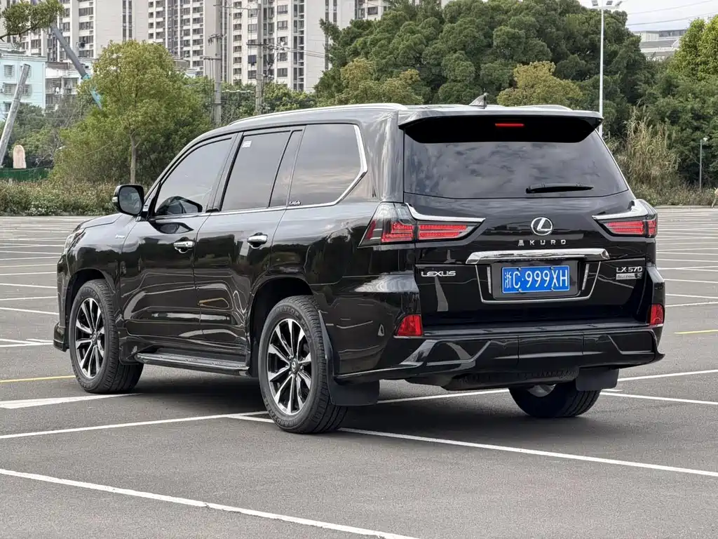 Lexus LX — миниатюра 12