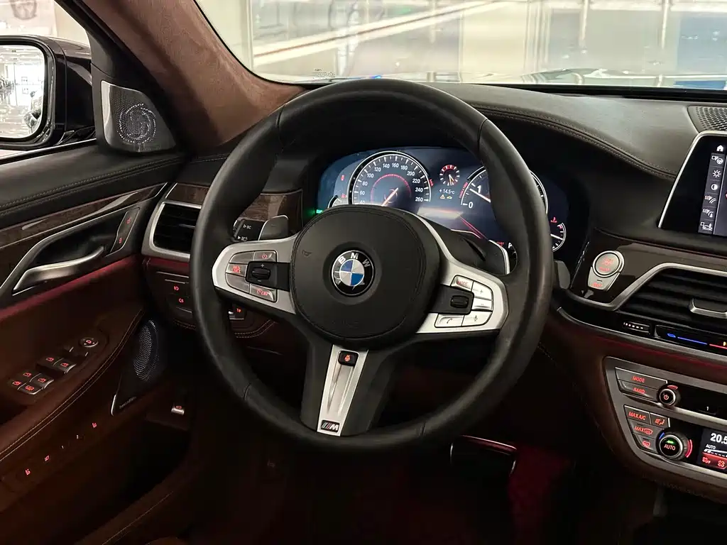 BMW 7 Series — миниатюра 8