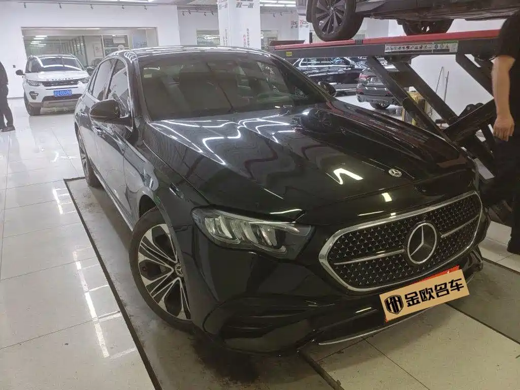 Mercedes-Benz E-Class — миниатюра 6