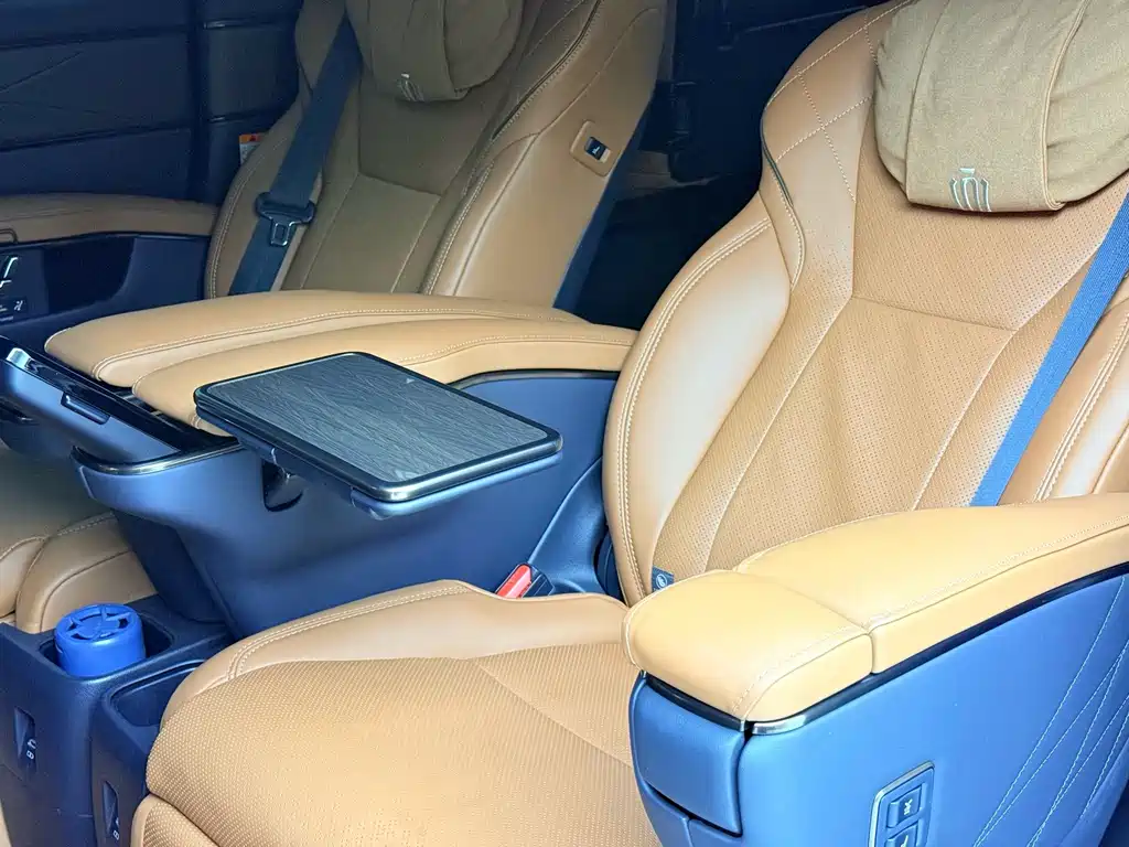 Toyota Vellfire — миниатюра 10