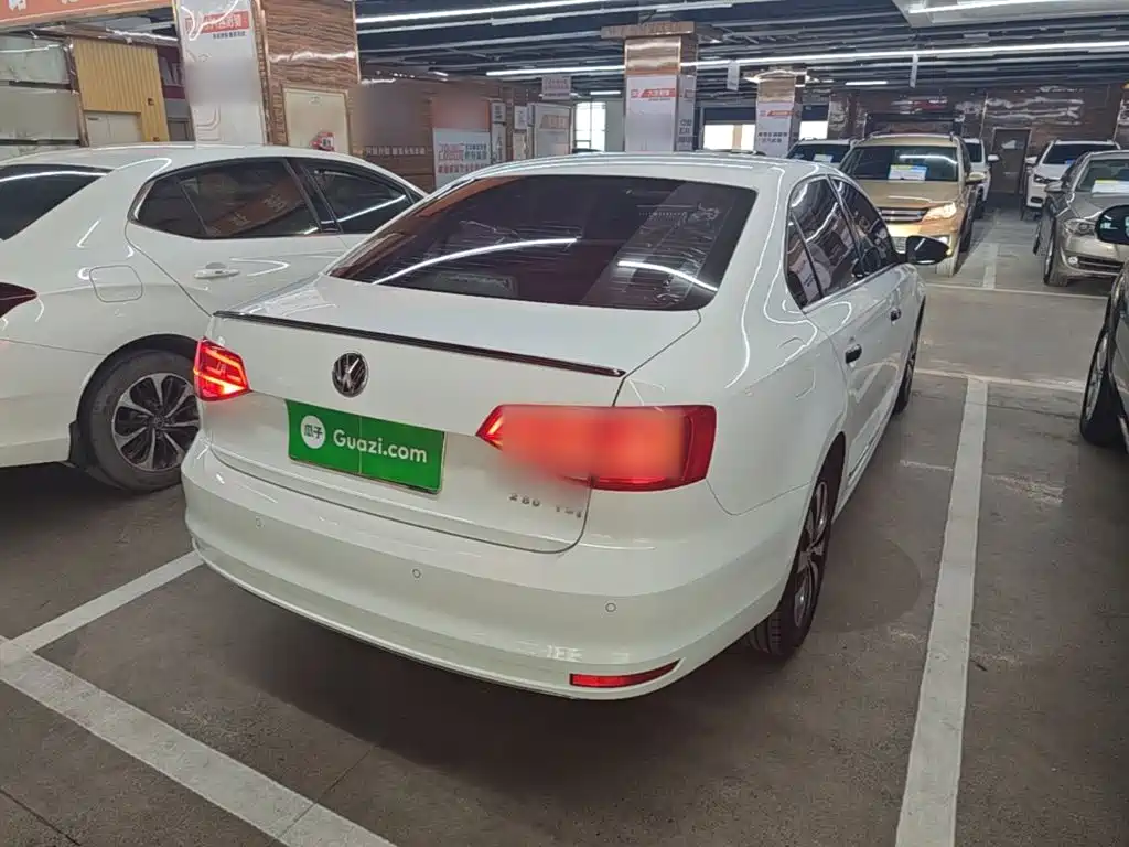 Volkswagen Sagitar 2018 1.6L MT Comfort