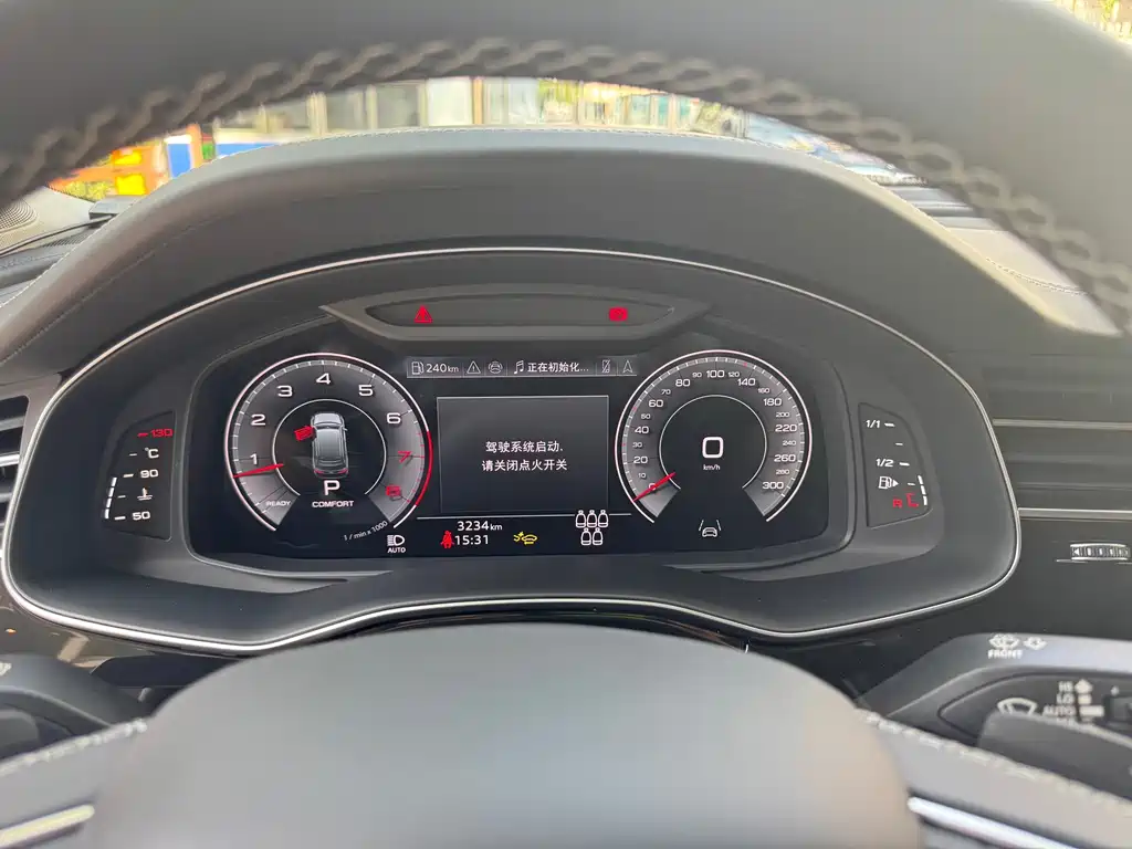 Audi Q7 — миниатюра 6