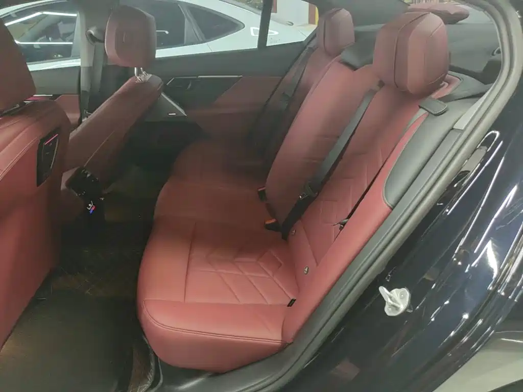 BMW 5 Series — миниатюра 17