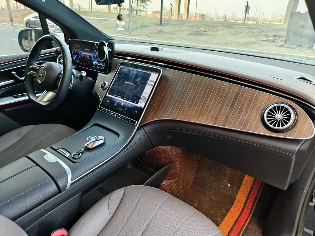 MERCEDES-BENZ EQE SUV