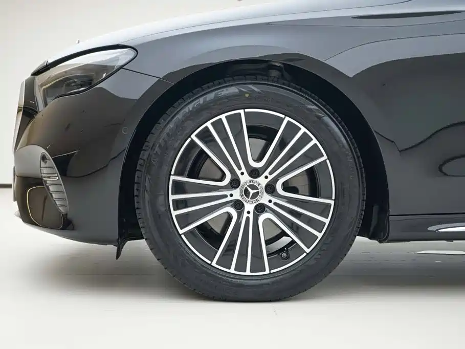 Mercedes-Benz E-Class — миниатюра 13