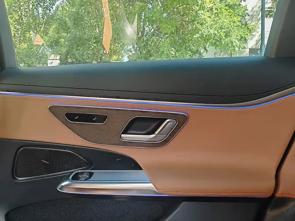 Mercedes-Benz E-Class — миниатюра 21