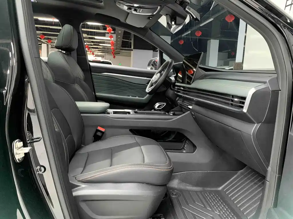 Geely Haoyue L — миниатюра 16