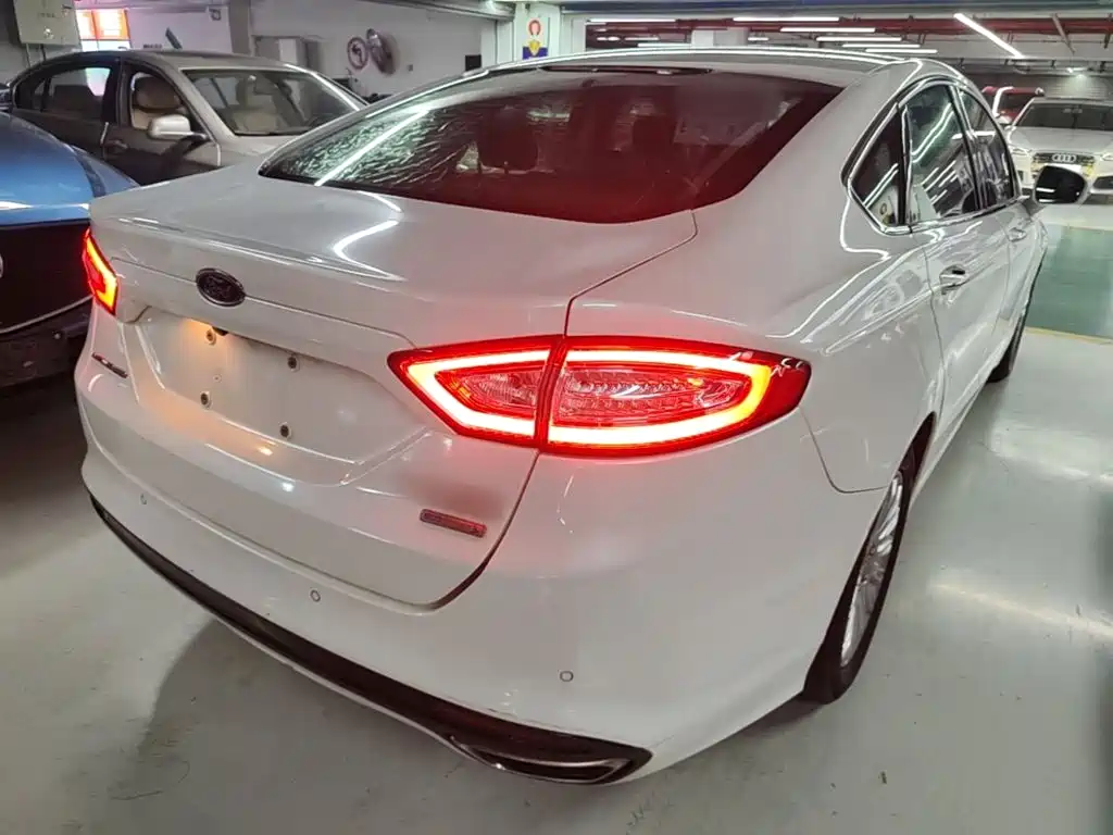 Ford Mondeo — миниатюра 7