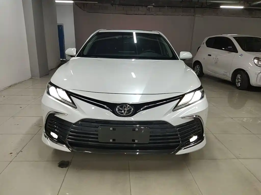 Toyota Camry — миниатюра 3