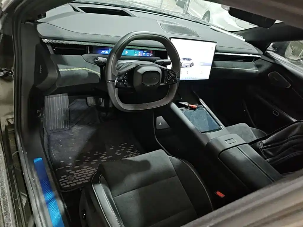 Lynk & Co 10 — миниатюра 10