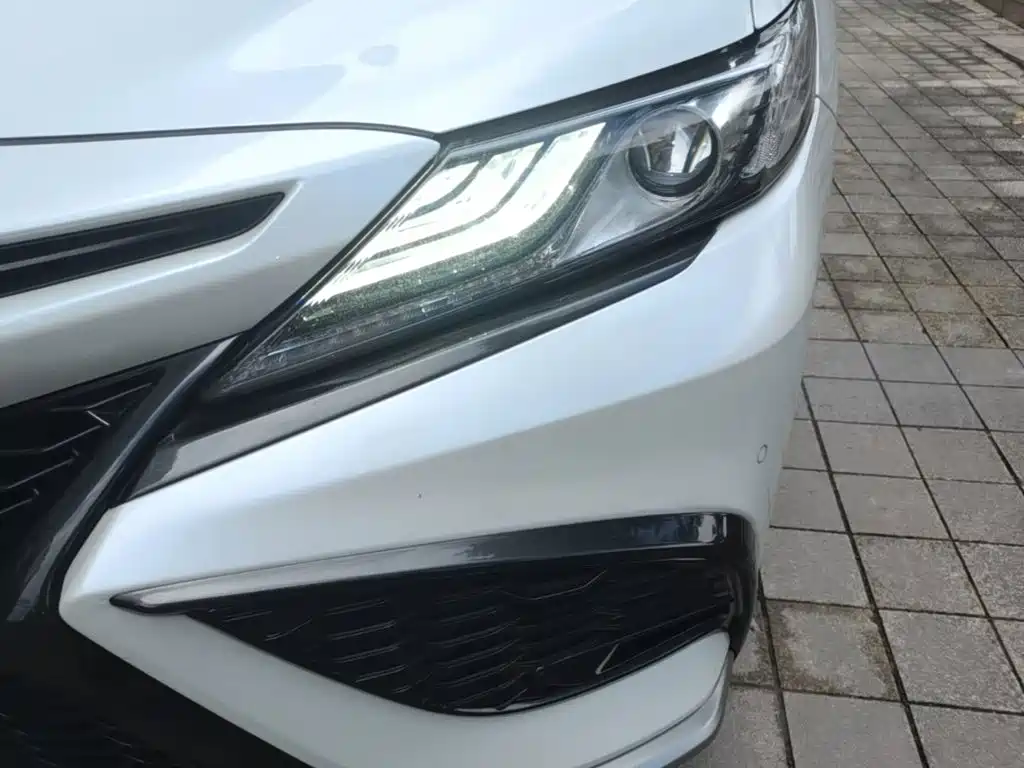 Toyota Camry — миниатюра 24