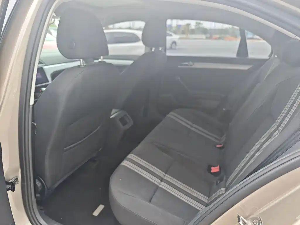 Volkswagen Lamando 2018 230TSI DSG