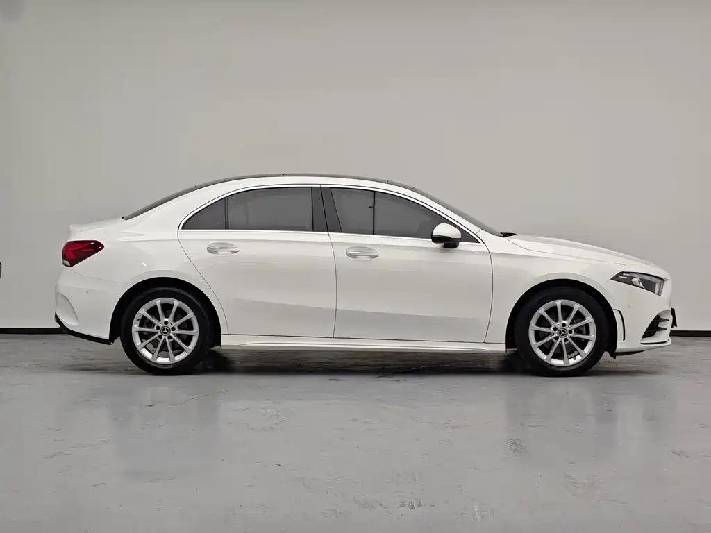 Mercedes-Benz A-Class — миниатюра 8