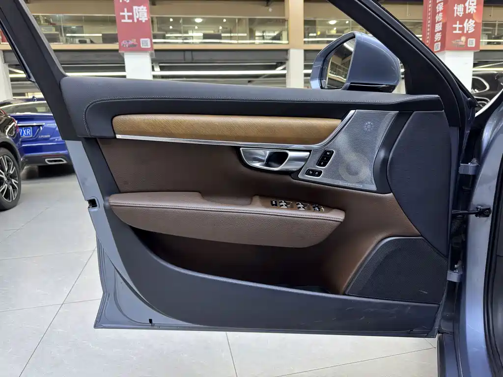 Volvo S90 PHEV — миниатюра 12