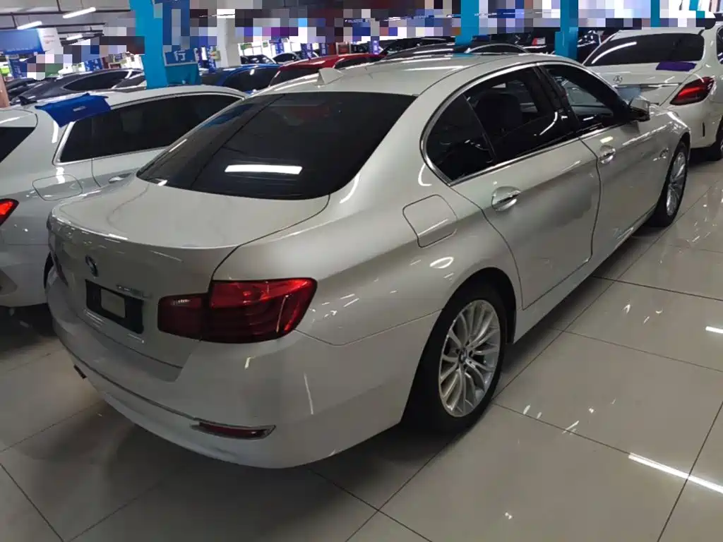 BMW 5 Series — миниатюра 7