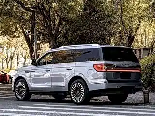 Lincoln Navigator — миниатюра 3