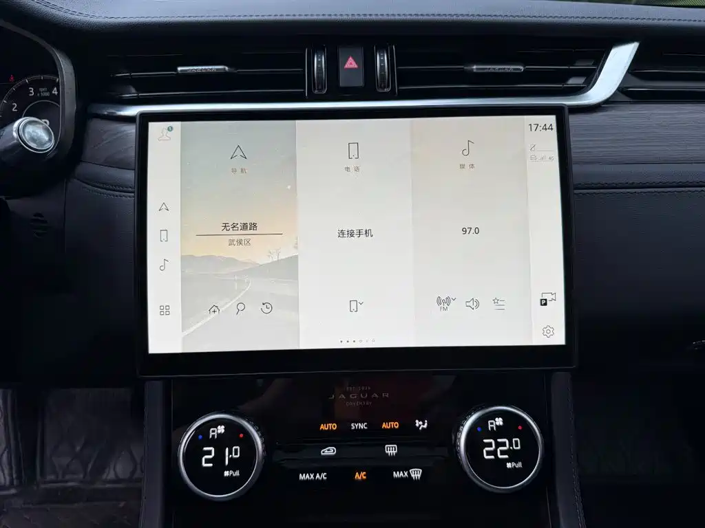 Jaguar XFL — миниатюра 10
