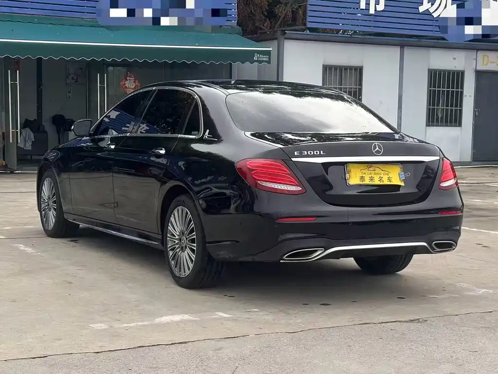 Mercedes-Benz E-Class — миниатюра 10