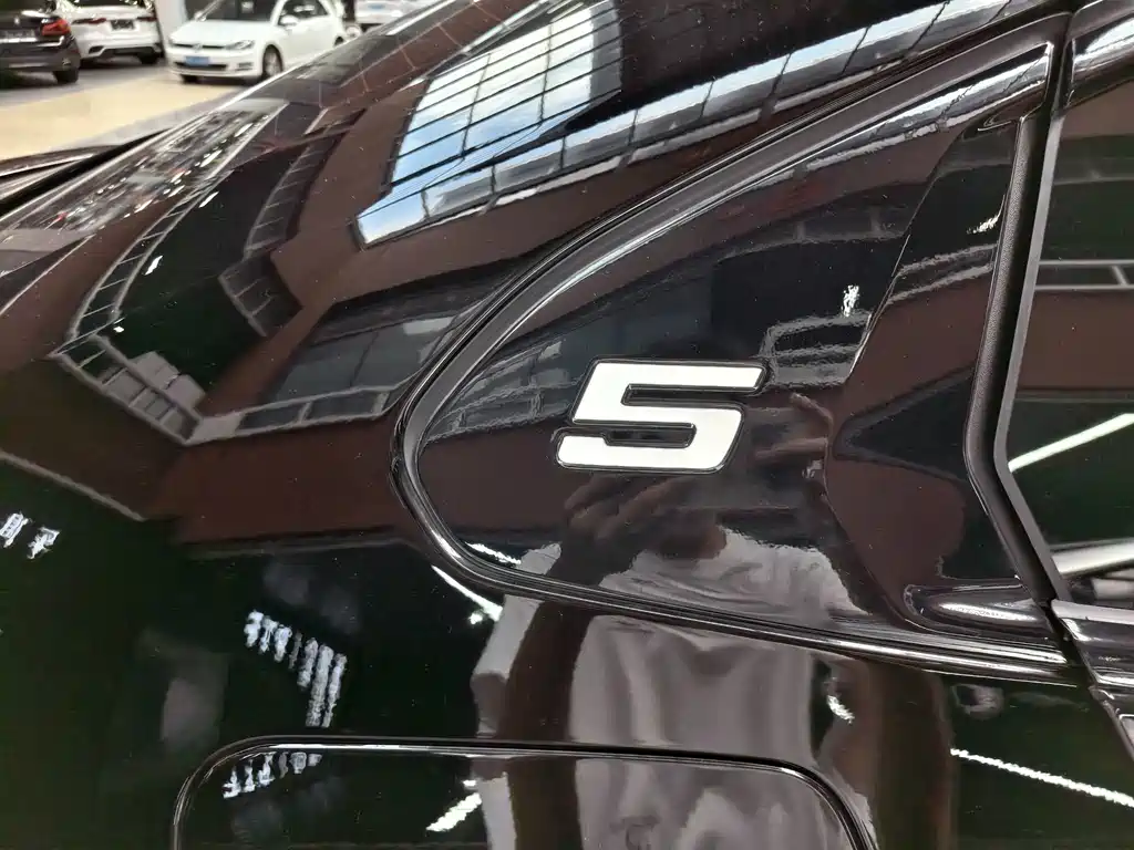 BMW 5 Series — миниатюра 12
