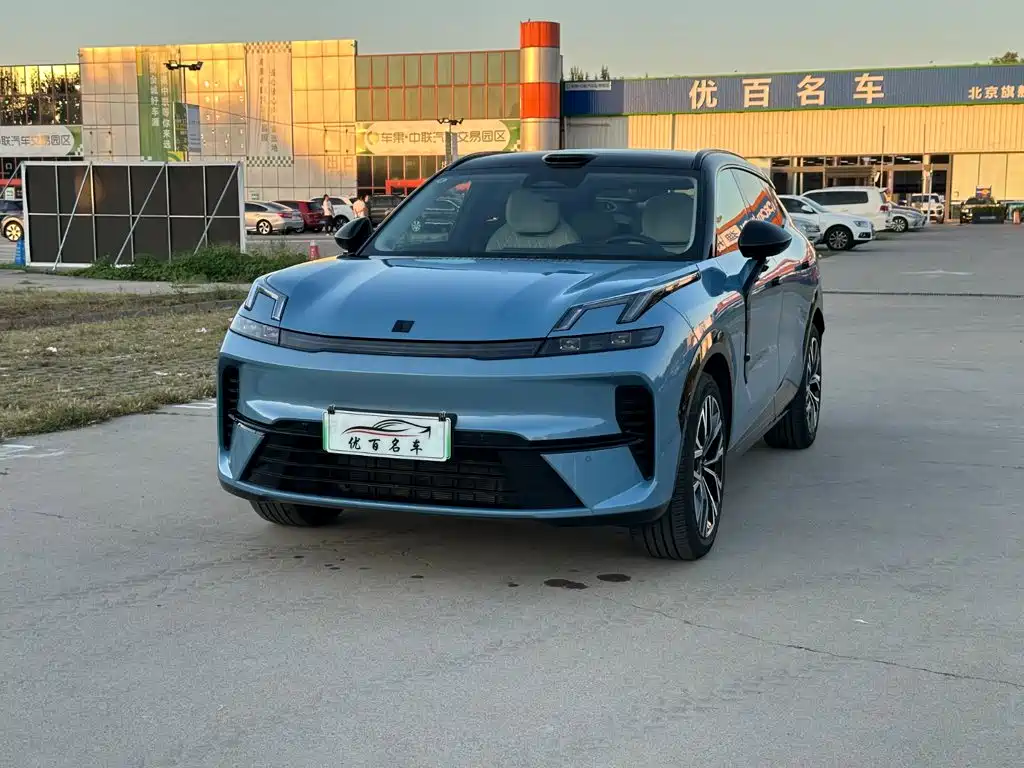 Lynk & Co 08 EM-P