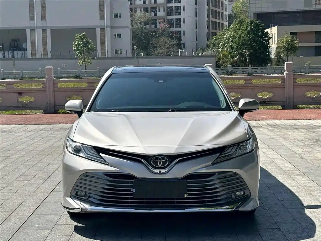 TOYOTA CAMRY