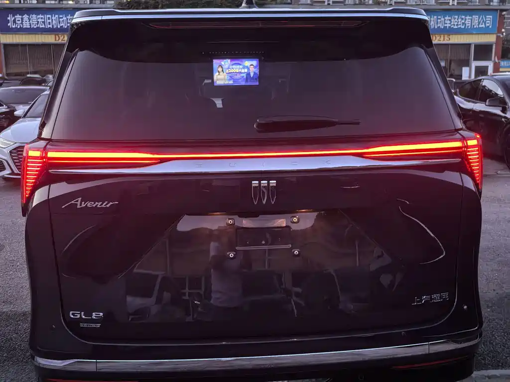Buick GL8 Hybrid — миниатюра 3