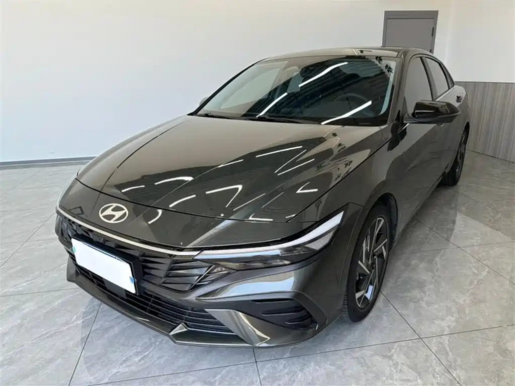 Hyundai Elantra 2023 1.5L CVT TOP Flagship